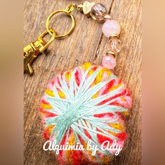 Colorful Yarn Ball Keychain pink jade - Picture 2 of 2